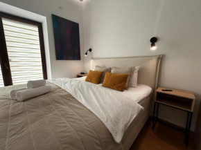 1st floor, 2 bedrooms apartment, Center, private parking, terrace, 7min to the sea